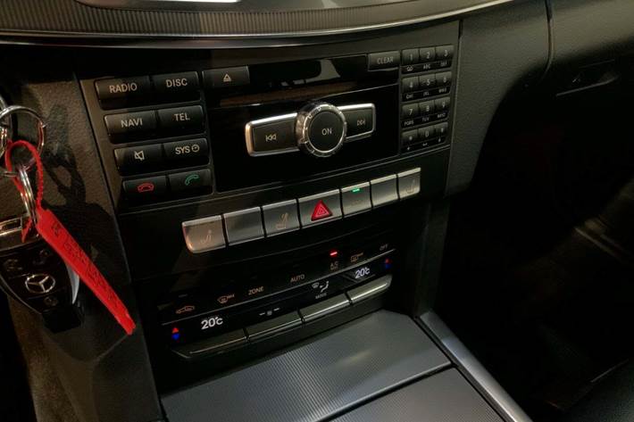 Sort Mercedes E220 fra 2014