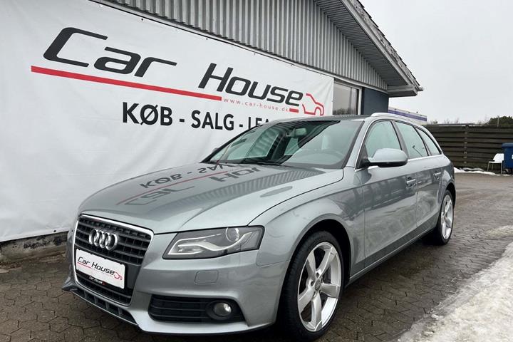Sølv Audi A4 fra 2010 set udefra