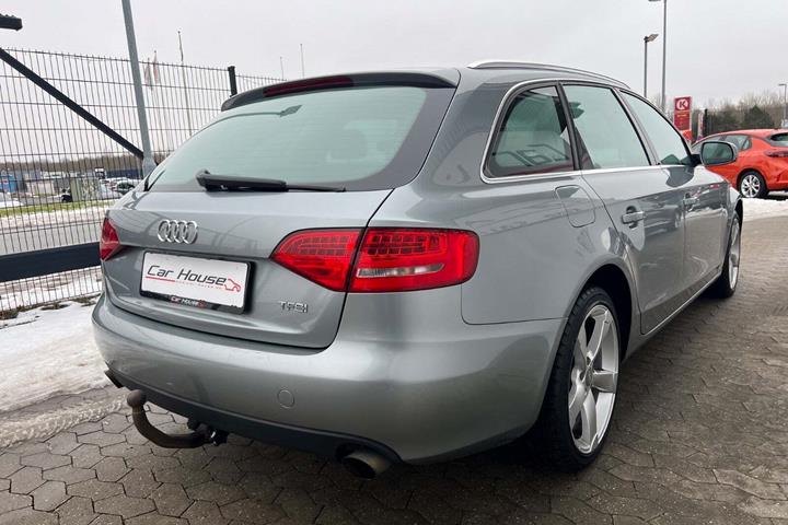 Sølv Audi A4 fra 2010