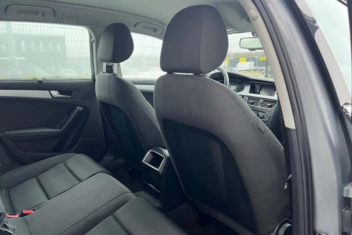 Sølv Audi A4 fra 2010