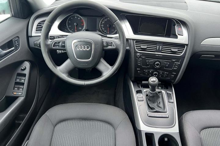 Sølv Audi A4 fra 2010