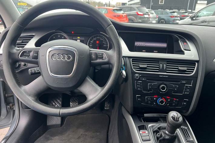 Sølv Audi A4 fra 2010