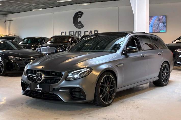 Grå Mercedes E63 fra 2018