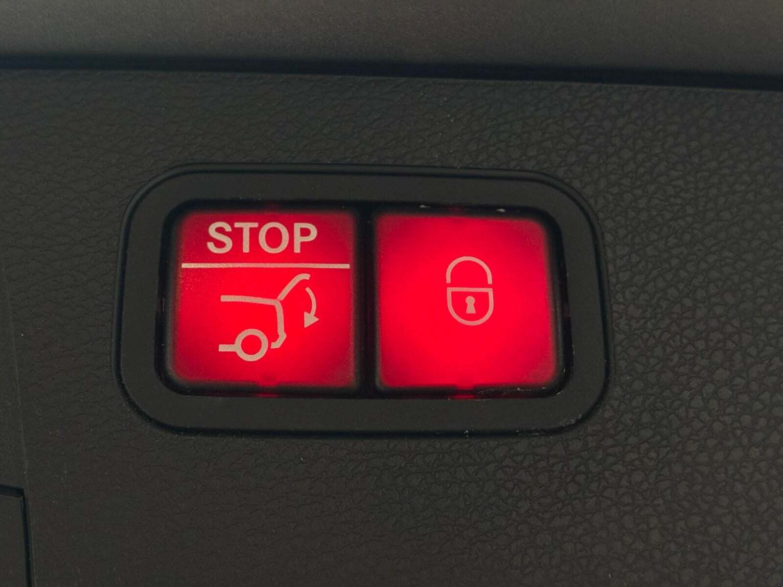 Grå Mercedes E63 fra 2018