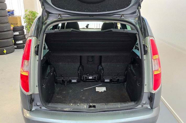 Grå Skoda Roomster fra 2012