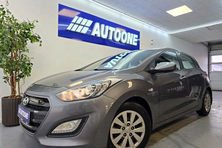 Grå Hyundai i30 fra 2015