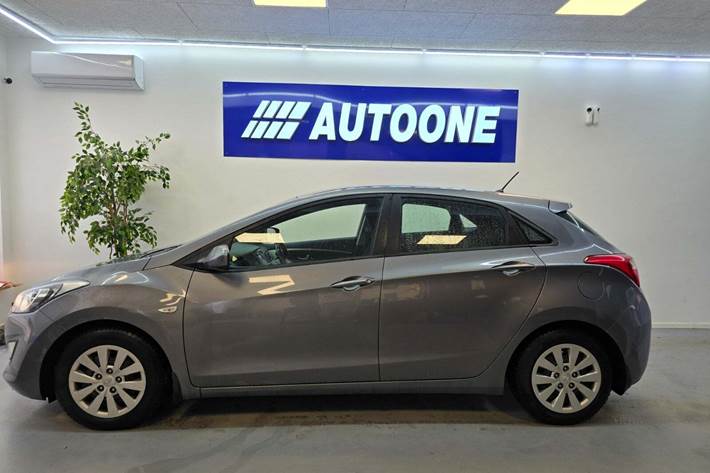 Grå Hyundai i30 fra 2015