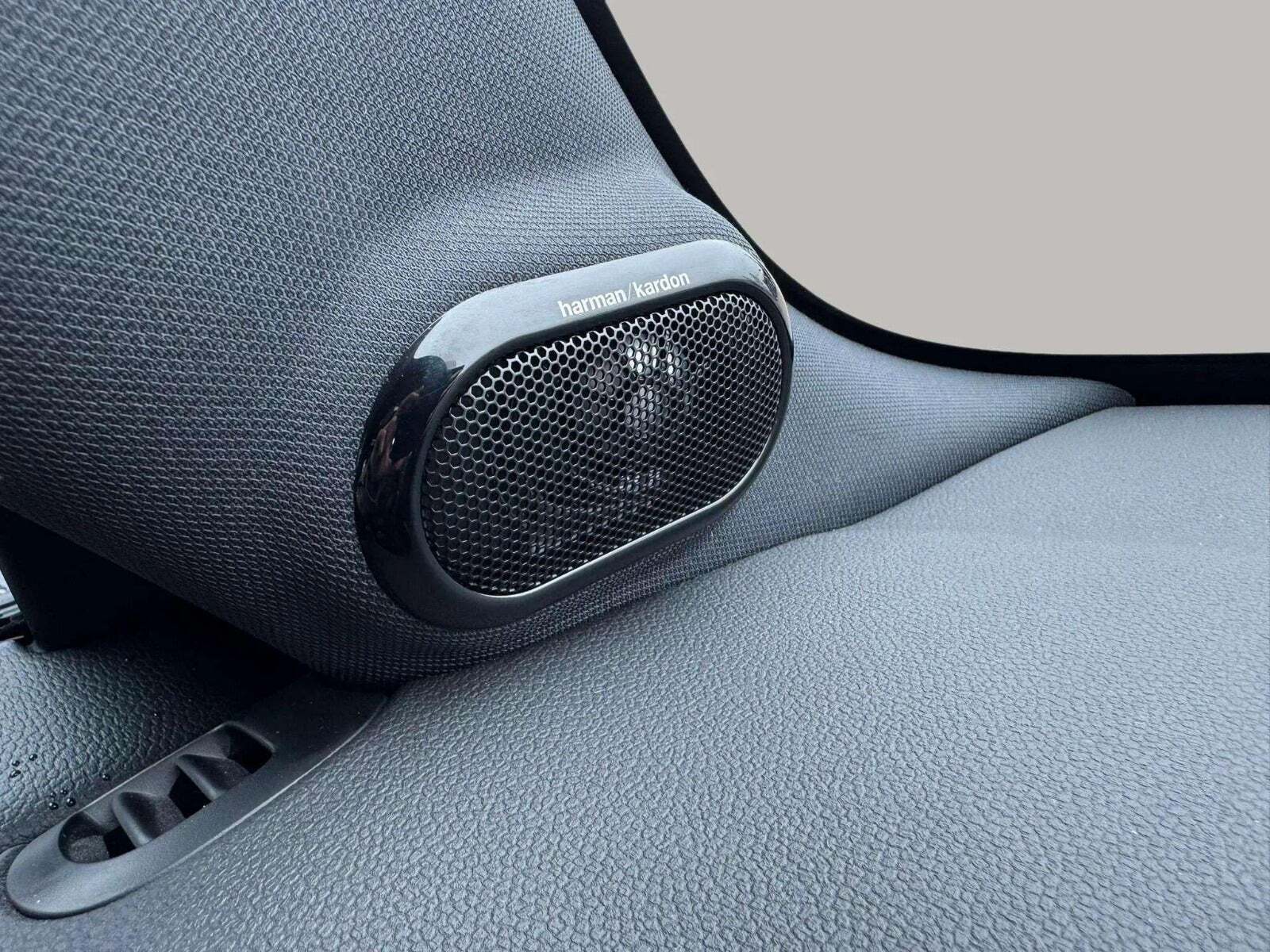 Orange Mini Cooper SE fra 2023