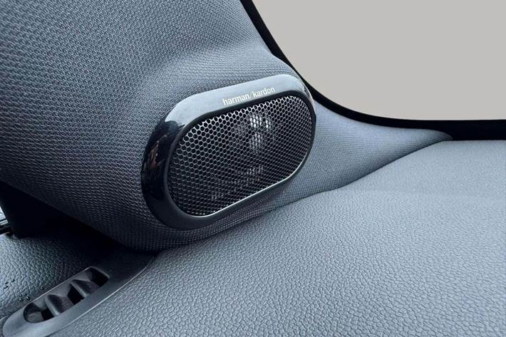 Orange Mini Cooper SE fra 2023