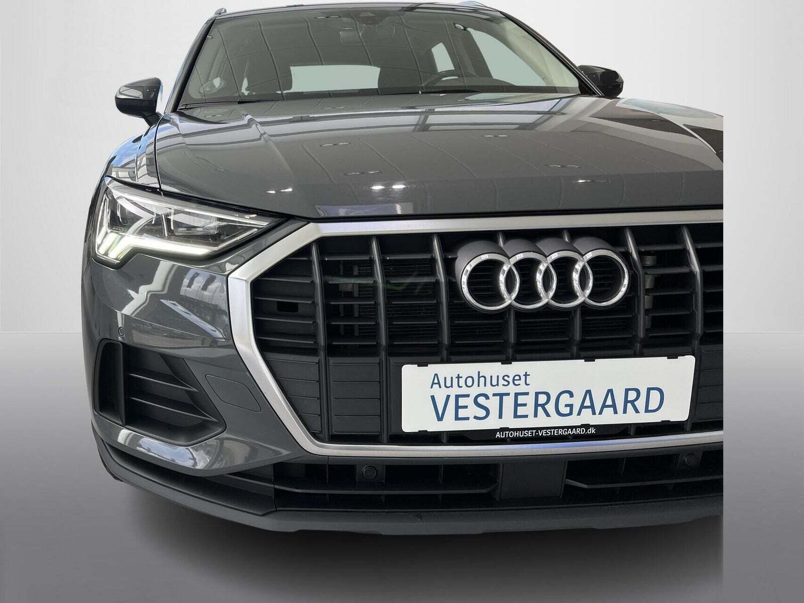 Grå Audi Q3 fra 2021