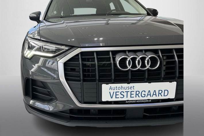 Grå Audi Q3 fra 2021