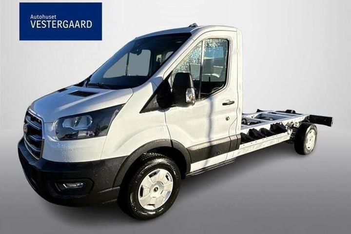 Hvid Ford E-Transit 350 L3 Chassis fra 2025 set udefra