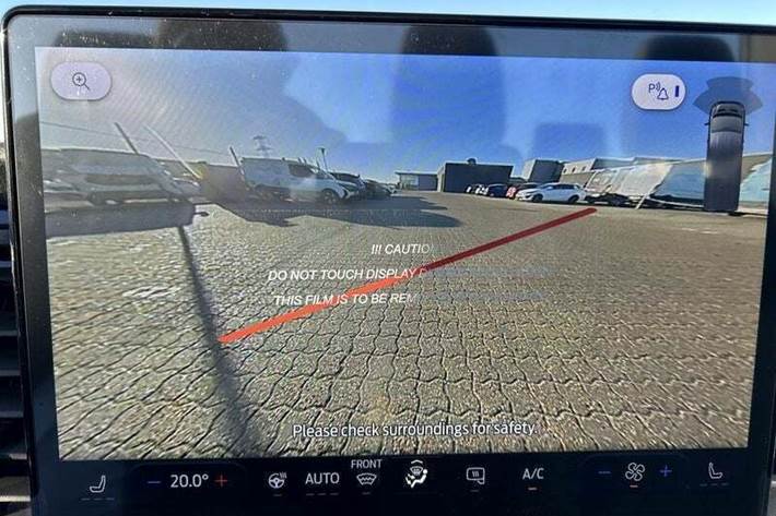 Hvid Ford E-Transit 350 L3 Chassis fra 2025 set indefra