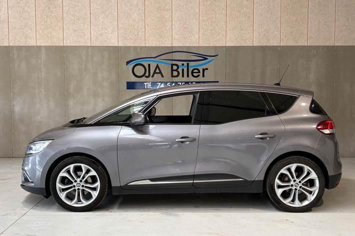 Grå Renault Scenic IV fra 2017