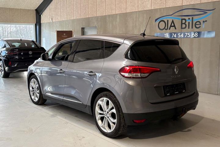 Grå Renault Scenic IV fra 2017