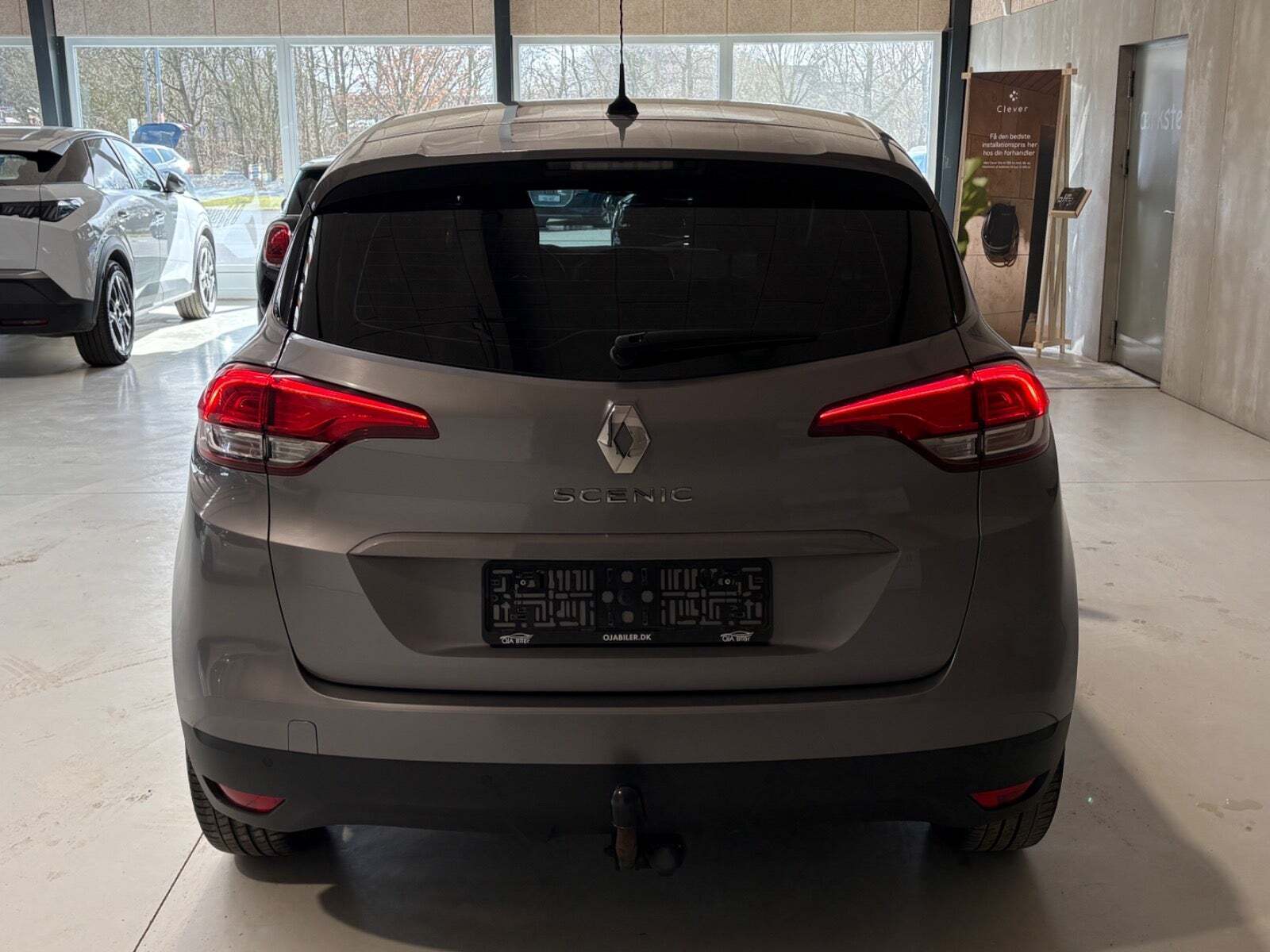 Grå Renault Scenic IV fra 2017