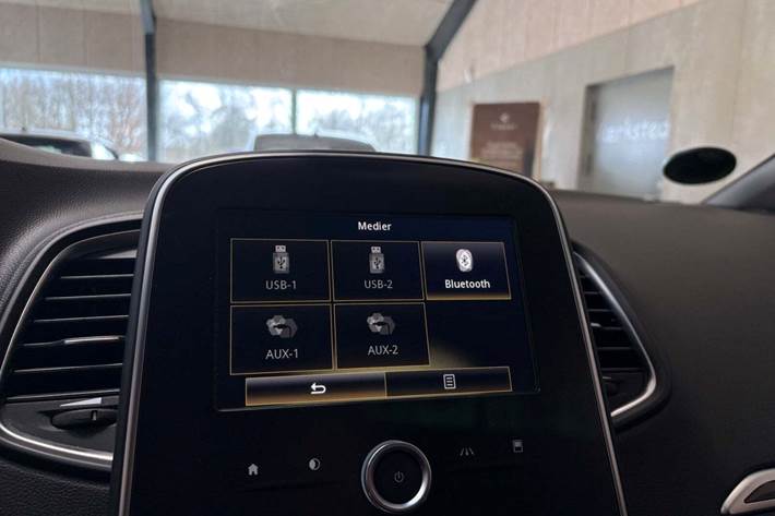 Grå Renault Scenic IV fra 2017