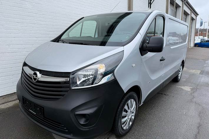 Sølv Opel Vivaro fra 2015