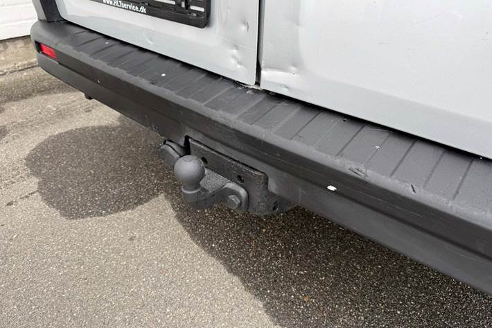 Sølv Opel Vivaro fra 2015