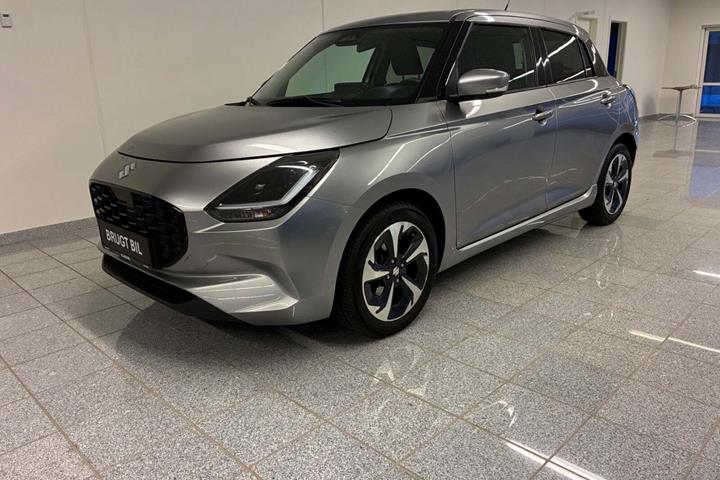 Sølv Suzuki Swift fra 2024 set udefra