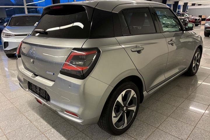 Sølv Suzuki Swift fra 2024