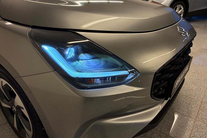 Sølv Suzuki Swift fra 2024