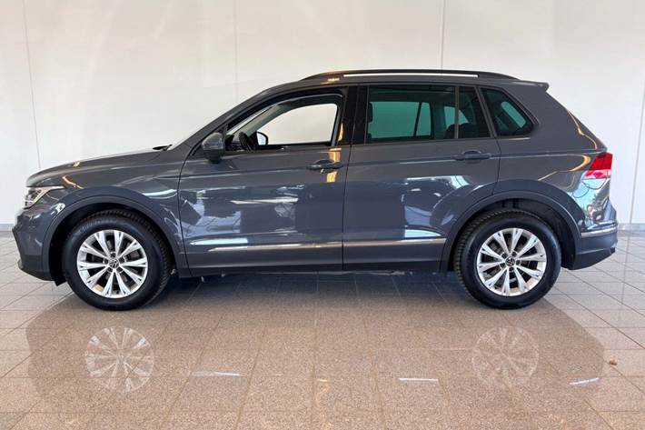 Grå VW Tiguan fra 2021