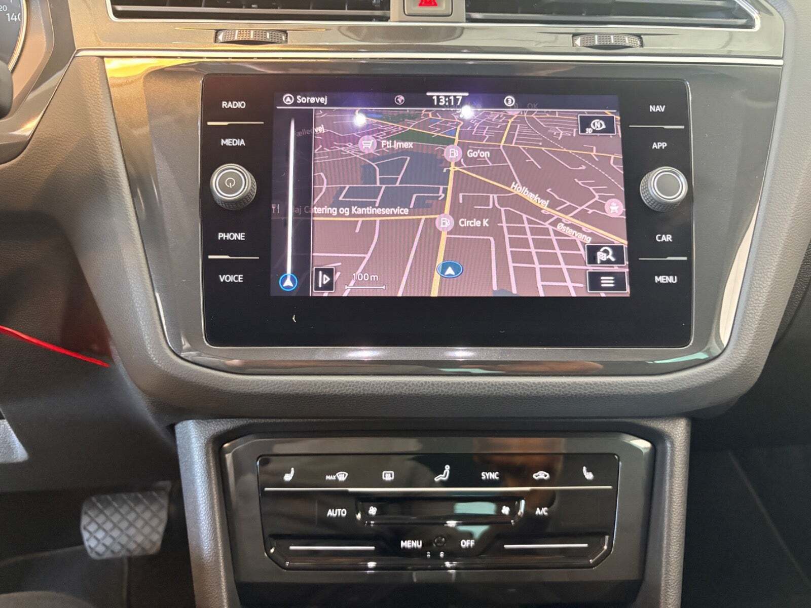 Grå VW Tiguan fra 2021