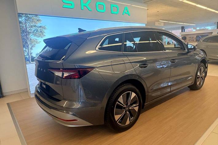 Grå Skoda Enyaq fra 2026