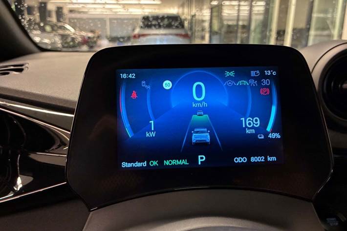 Blå BYD Dolphin fra 2024