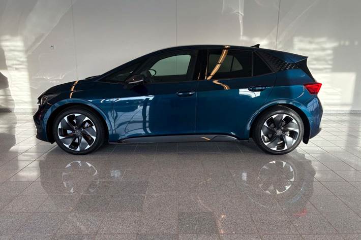 Blå Cupra Born fra 2023