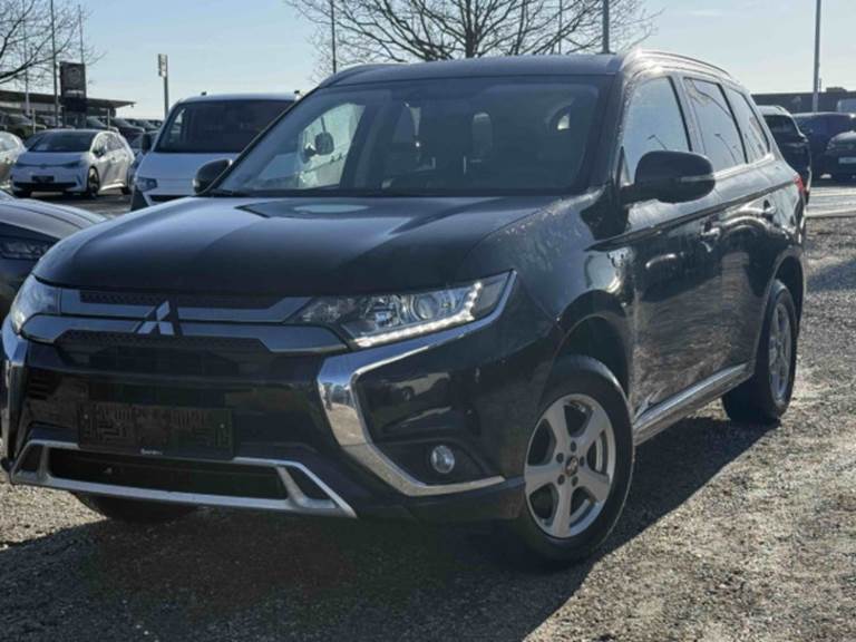 Mitsubishi Outlander 2,4 PHEV Invite CVT 4WD