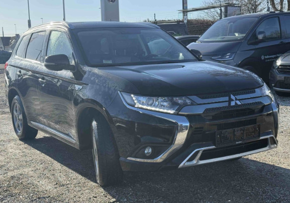 Mitsubishi Outlander 2,4 PHEV Invite CVT 4WD
