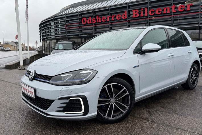 Hvid VW Golf VII fra 2017
