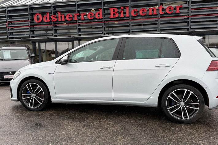 Hvid VW Golf VII fra 2017