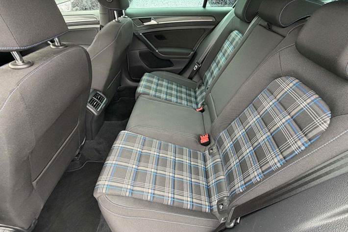 Hvid VW Golf VII fra 2017