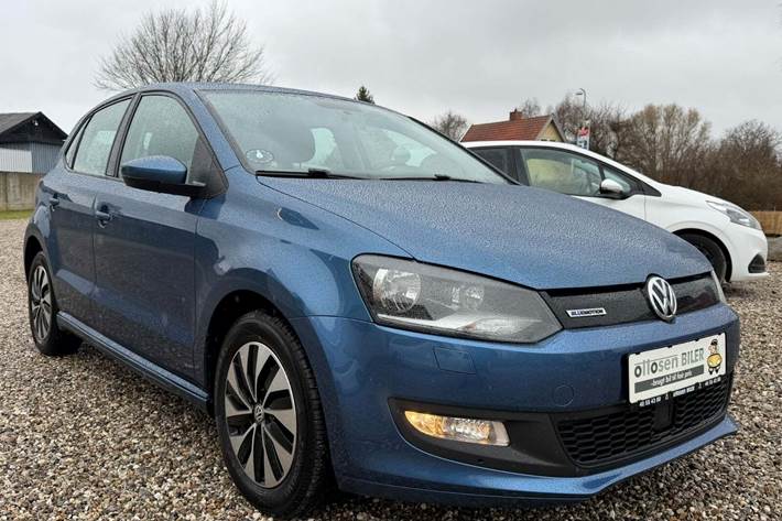 Blå VW Polo fra 2016
