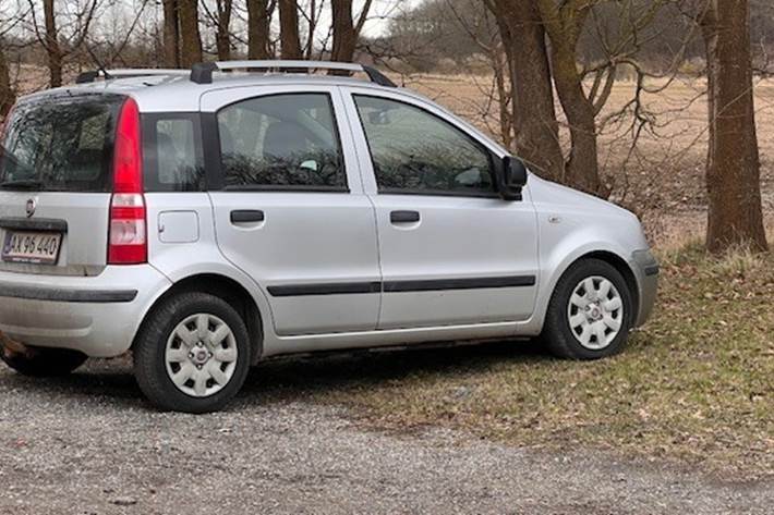 Grå Fiat Panda fra 2011