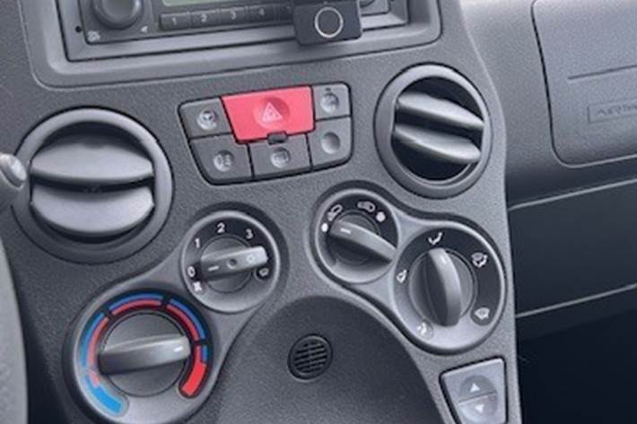 Grå Fiat Panda fra 2011