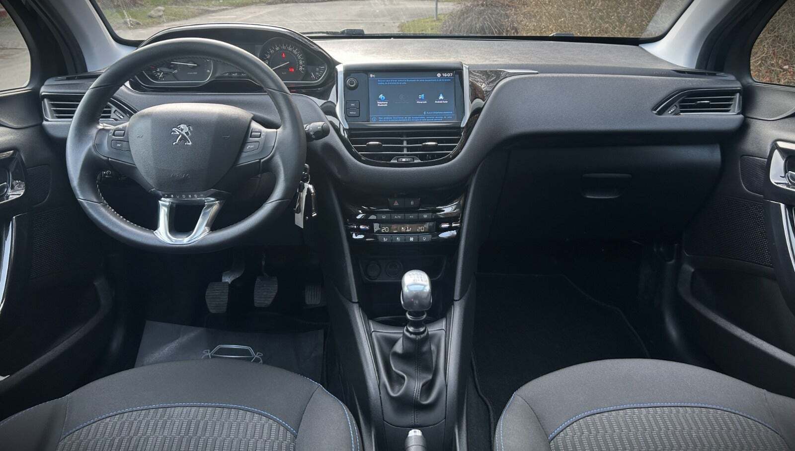 Sort Peugeot 208 fra 2019