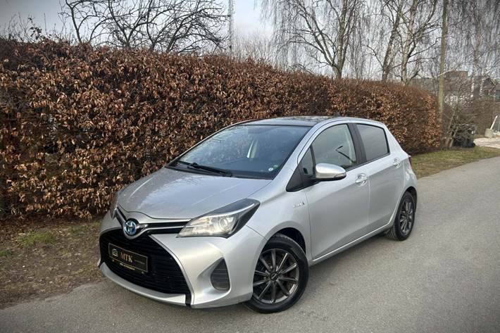 Sølv Toyota Yaris fra 2015