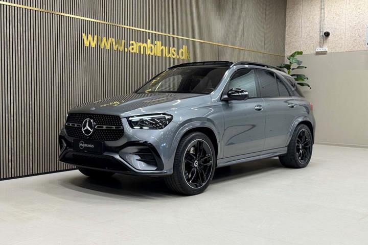 Grå Mercedes GLE350 de fra 2025 set udefra