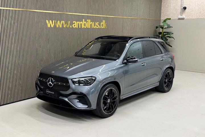 Grå Mercedes GLE350 de fra 2025 set udefra