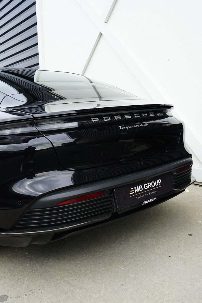 Hvid Porsche Taycan 4S fra 2020