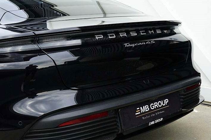 Hvid Porsche Taycan 4S fra 2020