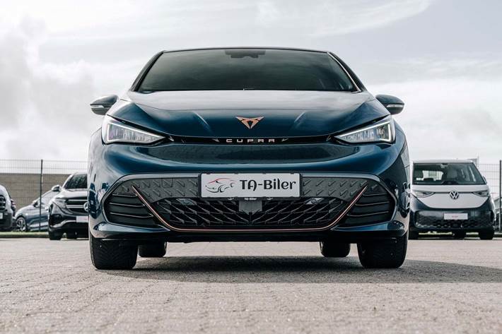 Blå Cupra Born fra 2023