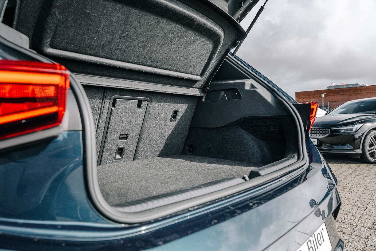 Blå Cupra Born fra 2023