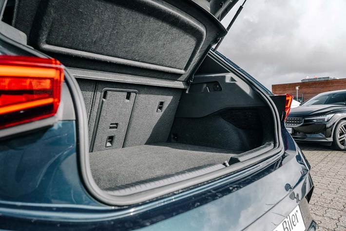 Blå Cupra Born fra 2023