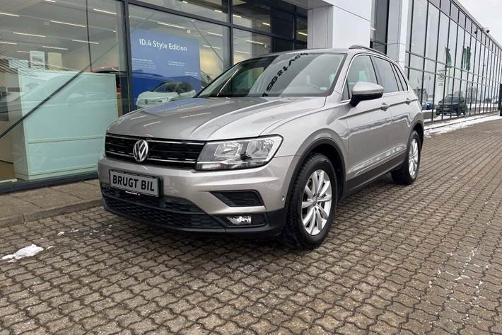 Grå VW Tiguan fra 2019