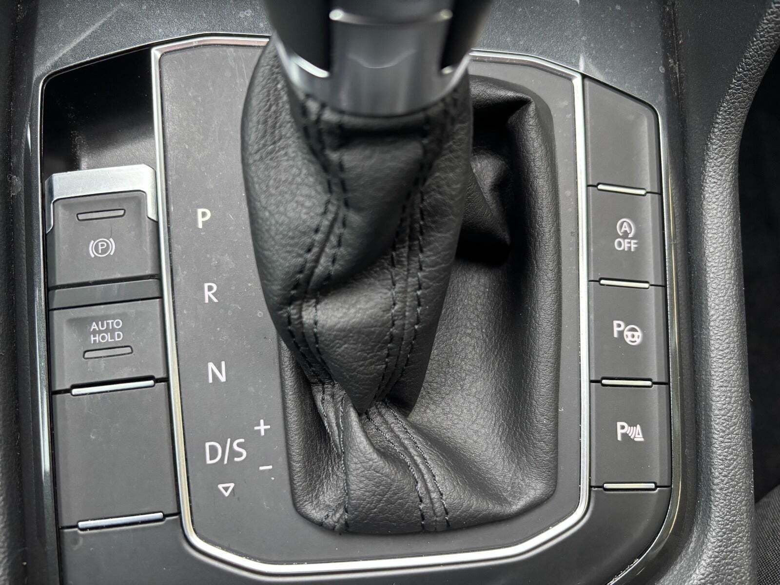 Grå VW Tiguan fra 2019